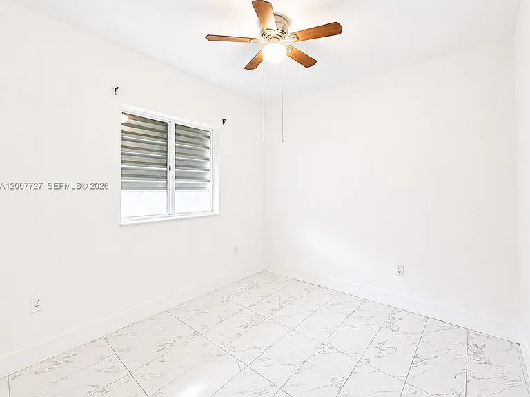 841 SW 6th St — Photo 7
