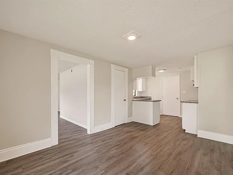 2303 N Cleveland St — Photo 10