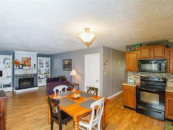 5th image of 172 Rogers Dr