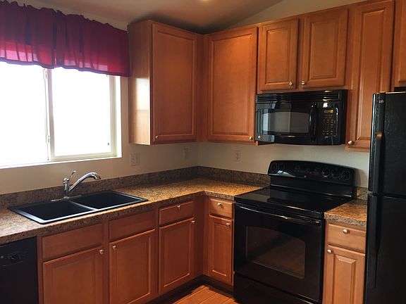 Nicely equipped kitchen with granite counters
