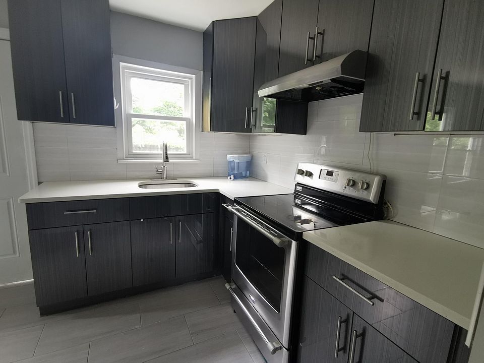 1st image of 860 Bedford Ct
