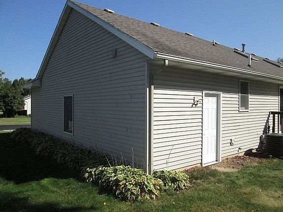 5th image of 642 Linedrive St NE