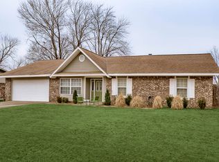 302 SW 10th St, Bentonville, AR 72712