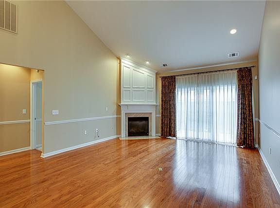 2nd image of 428 Lazy Creek Ln