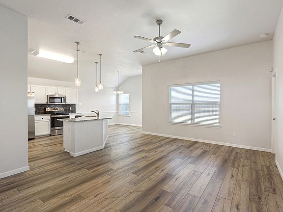 4th image of 8004 Woodbury Dr