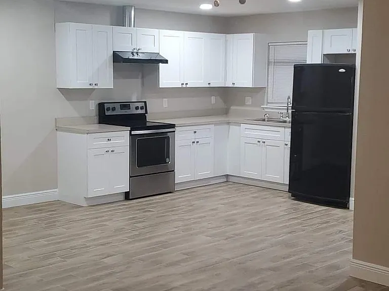 4520 Royal Elm Dr — Photo 1