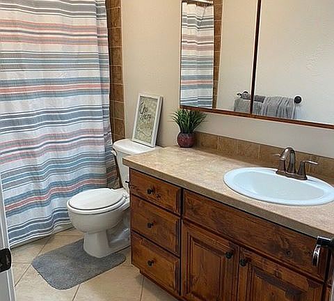 Main bathroom upstairs