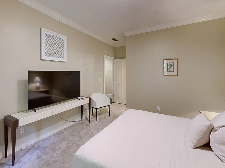 1296 W Wesley Rd NW — Photo 15