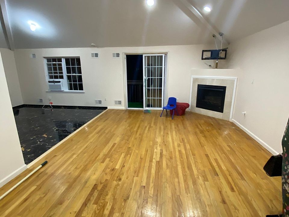 1st image of 1384 E 70th St #1