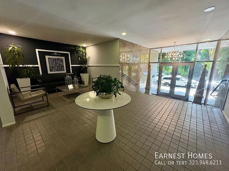 1010 N Kings Rd #310 — Photo 16