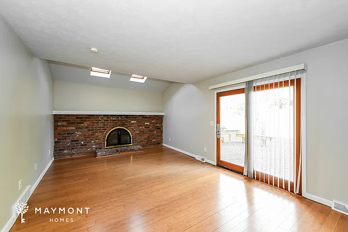 7172 Grantham Way — Photo 9