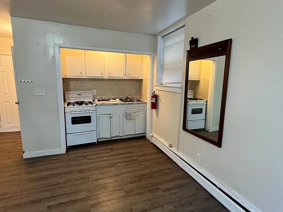 79 Hopkins Pl #21E