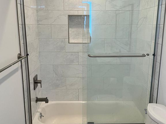 4th image of 14111 Sylvan St #14115-1/2