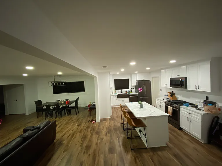 12862 Sylvan St — Photo 2
