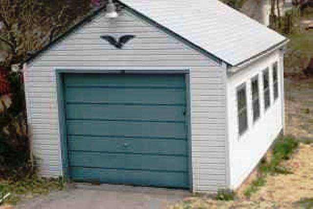 call 314 732 6616 for more info about home. this this the garage