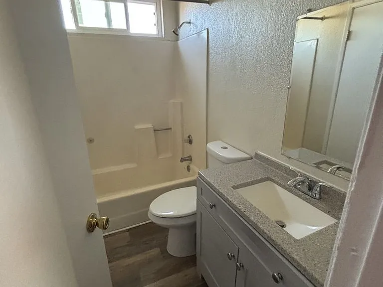 11695 White Ave — Photo 9