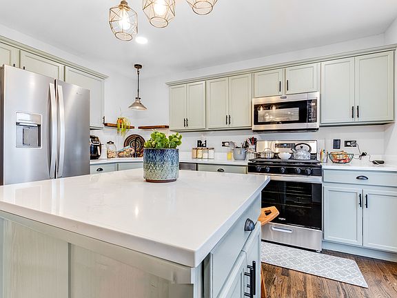 5th image of 661 Chestnut Rdg