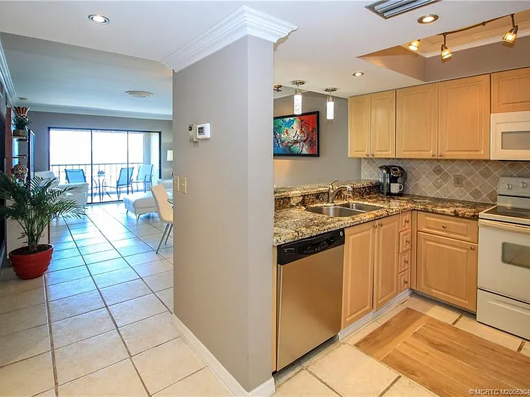 4720 NE Sandpebble Trce #403 — Photo 9