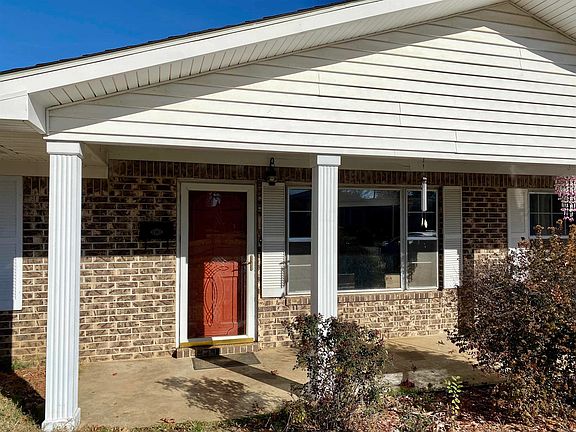 5th image of 131 N Circle Dr