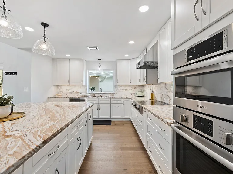 430 Island Cir — Photo 32