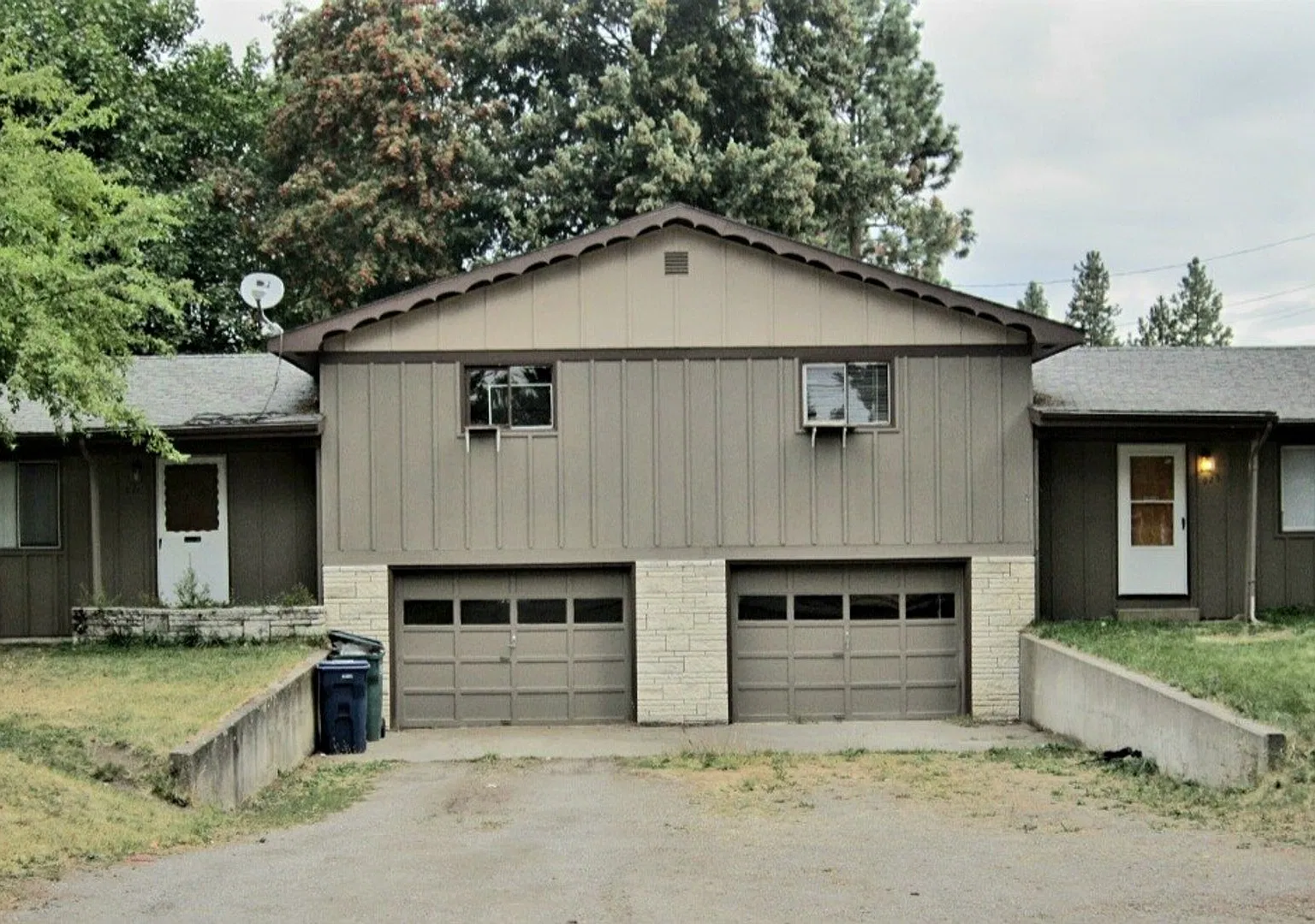 925 - 927 W Emma Ave — Photo 1