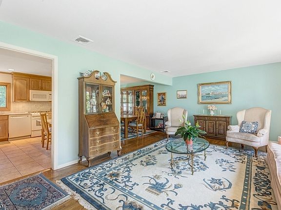 3rd image of 17 Klimback Ct