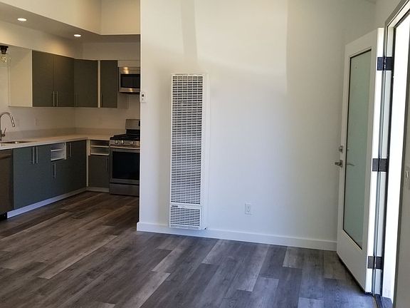 4th image of 238 El Monte Dr