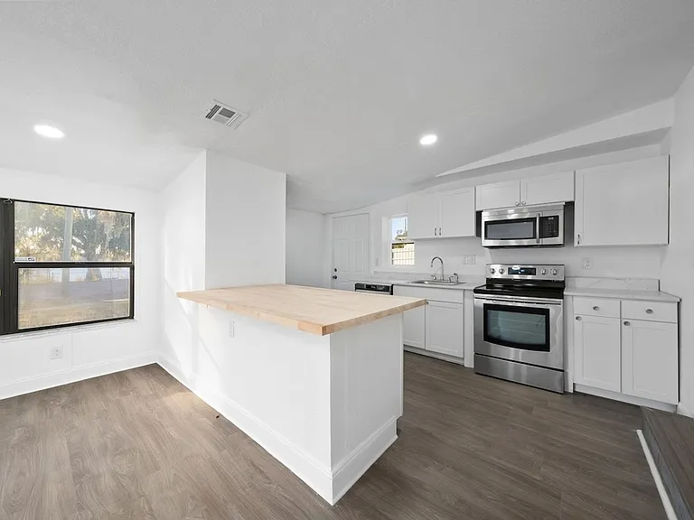 3815 S Summerlin Ave — Photo 5