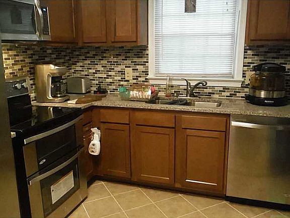 5th image of 476 Harcourt Pl