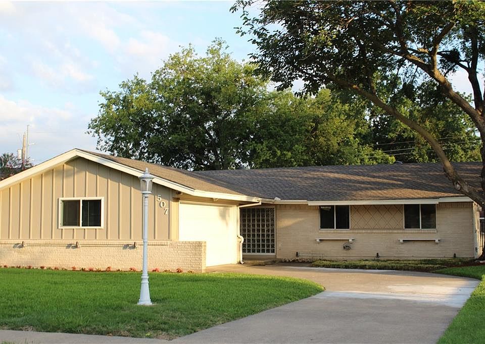 1st image of 507 Lexington Ln