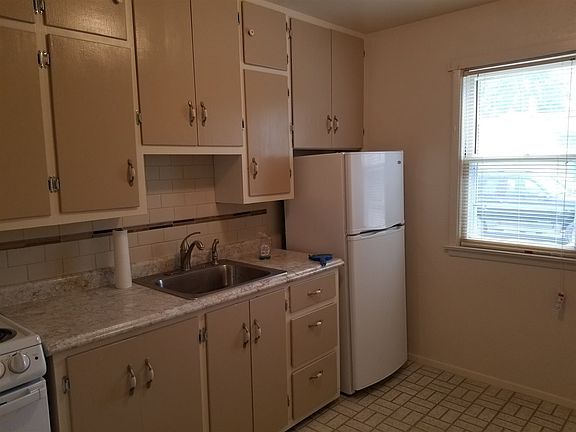 5th image of 714 W C St