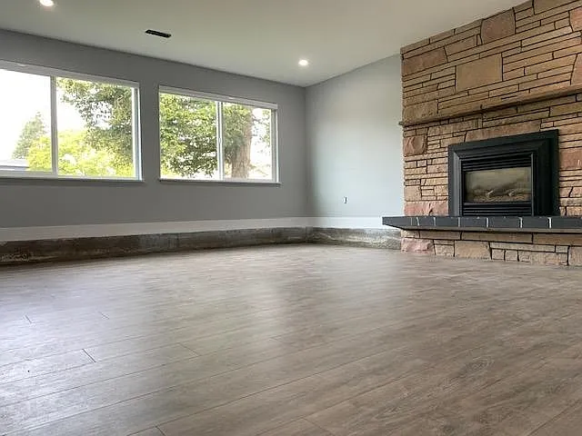 2 bed, 945 sqft, $2,000 — Photo 2