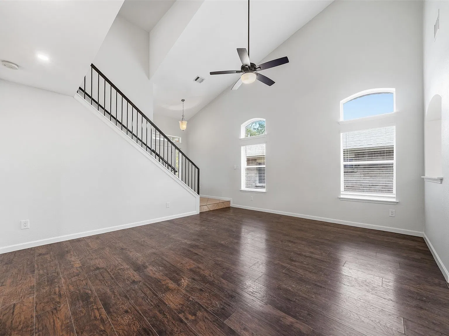 3 bed, 3.0 bath, 1909 sqft, $2,200 — Photo 4