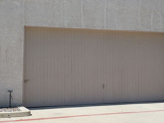 Two garage with two remote controls.