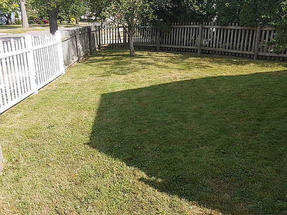 5th image of 353 Burroughs Dr
