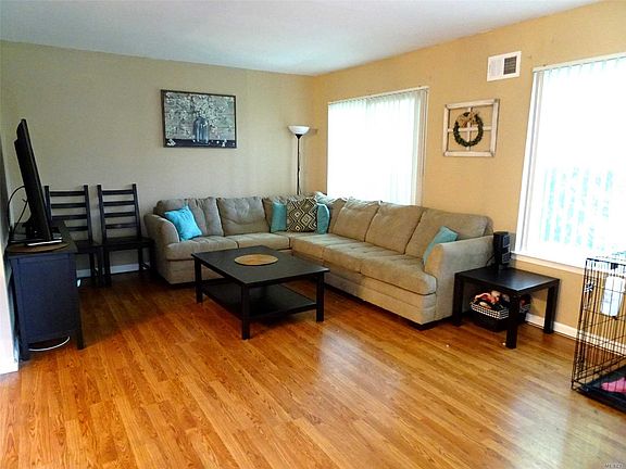 4th image of 223 Springmeadow Dr Unit B