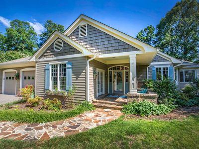 579 Island Pointe Ln, Moneta, VA, 24121
