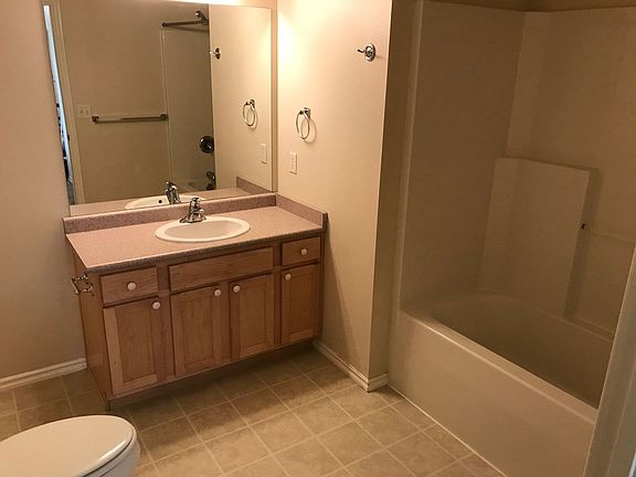4th image of 918 Orchid Pl Unit 201