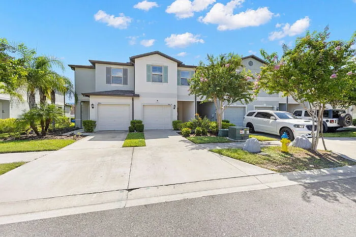 3 bed, 2.5 bath, 1800 sqft, $2,400 — Photo 3