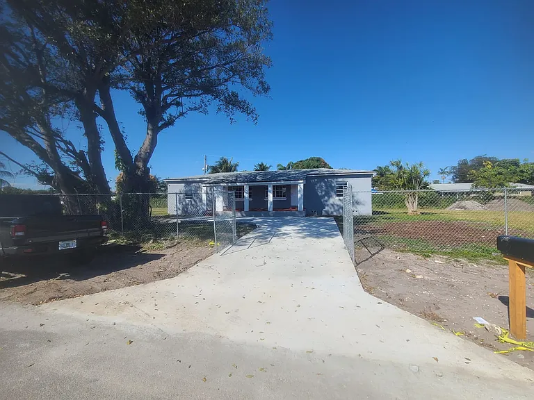 2035 NW 113th Ter — Photo 6