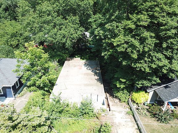 3rd image of 128 Clifton St SE Lot 3