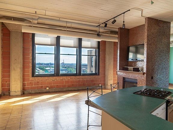 3rd image of 728 W Jackson Blvd APT 1211