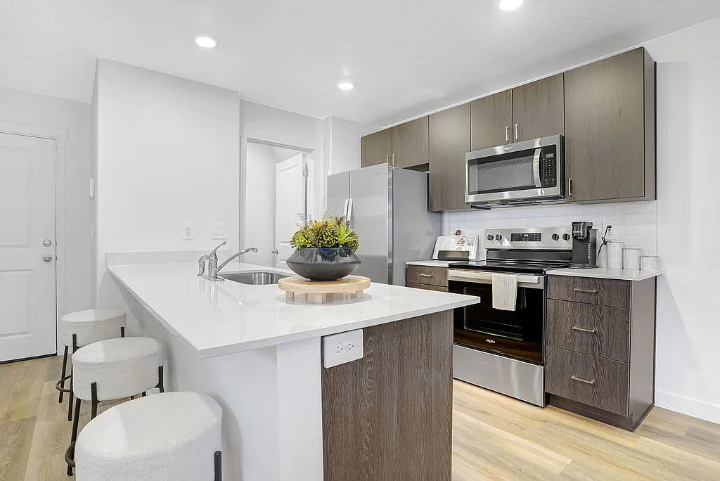Little Valley Luxury Townhomes — Photo 4