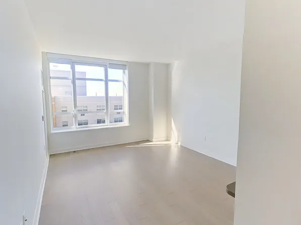 45 Hoyt Street image 4 of 11