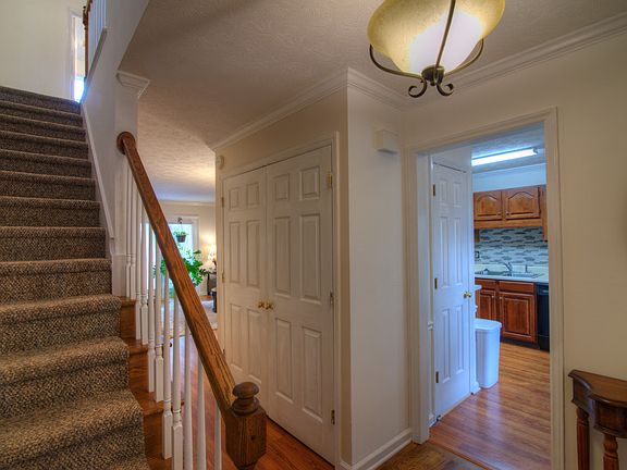 2nd image of 824 Barclay Dr