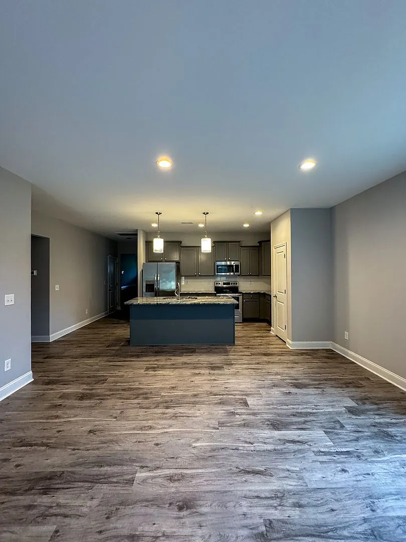 Beautiful 4 Bed 2 Bath Home in Fayetteville — Photo 4