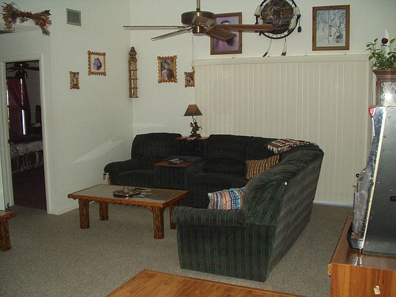 Livingroom (east side)
