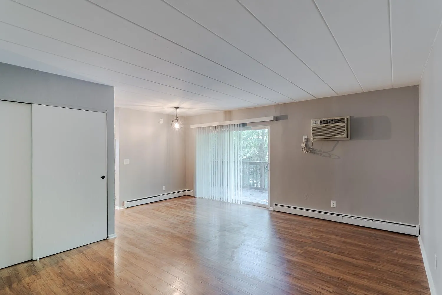 2 bed, 975 sqft, $1,250 — Photo 4