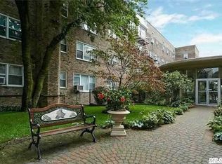 6 Wooleys Ln APT A30, Great Neck, NY 11023
