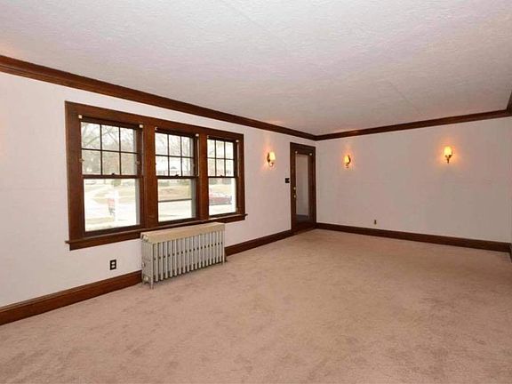 Living Room 1st view (12'x21')